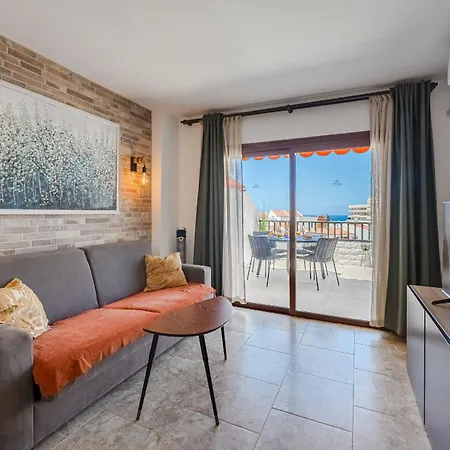 Paradise Golden San Eugenio 아데제