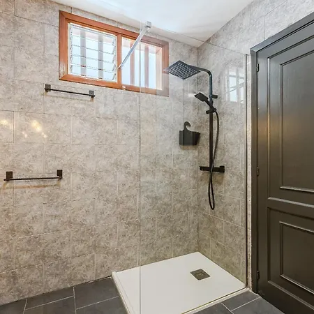 Paradise Golden San Eugenio 아파트 아데제